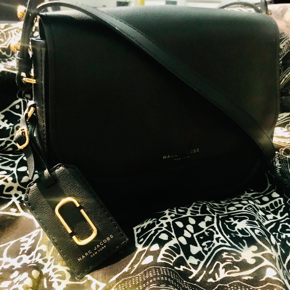 Classic black Marc Jacobs crossbody satchel